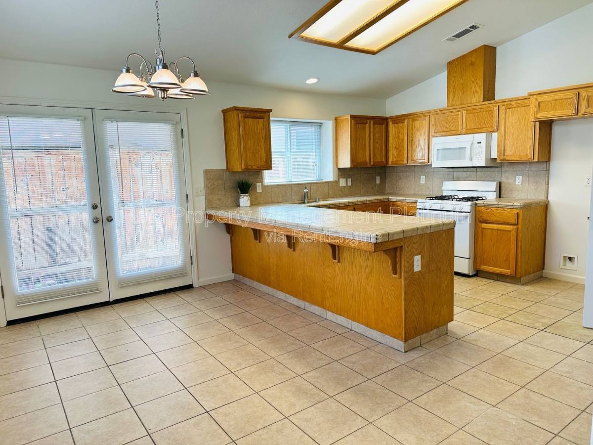 House for rent at 220 River, Madera, CA 93637