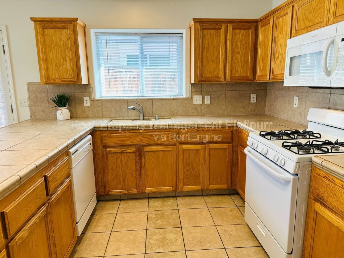 House for rent at 220 River, Madera, CA 93637