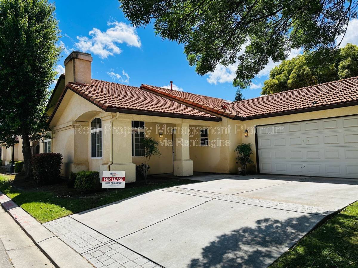 House for rent at 220 River, Madera, CA 93637