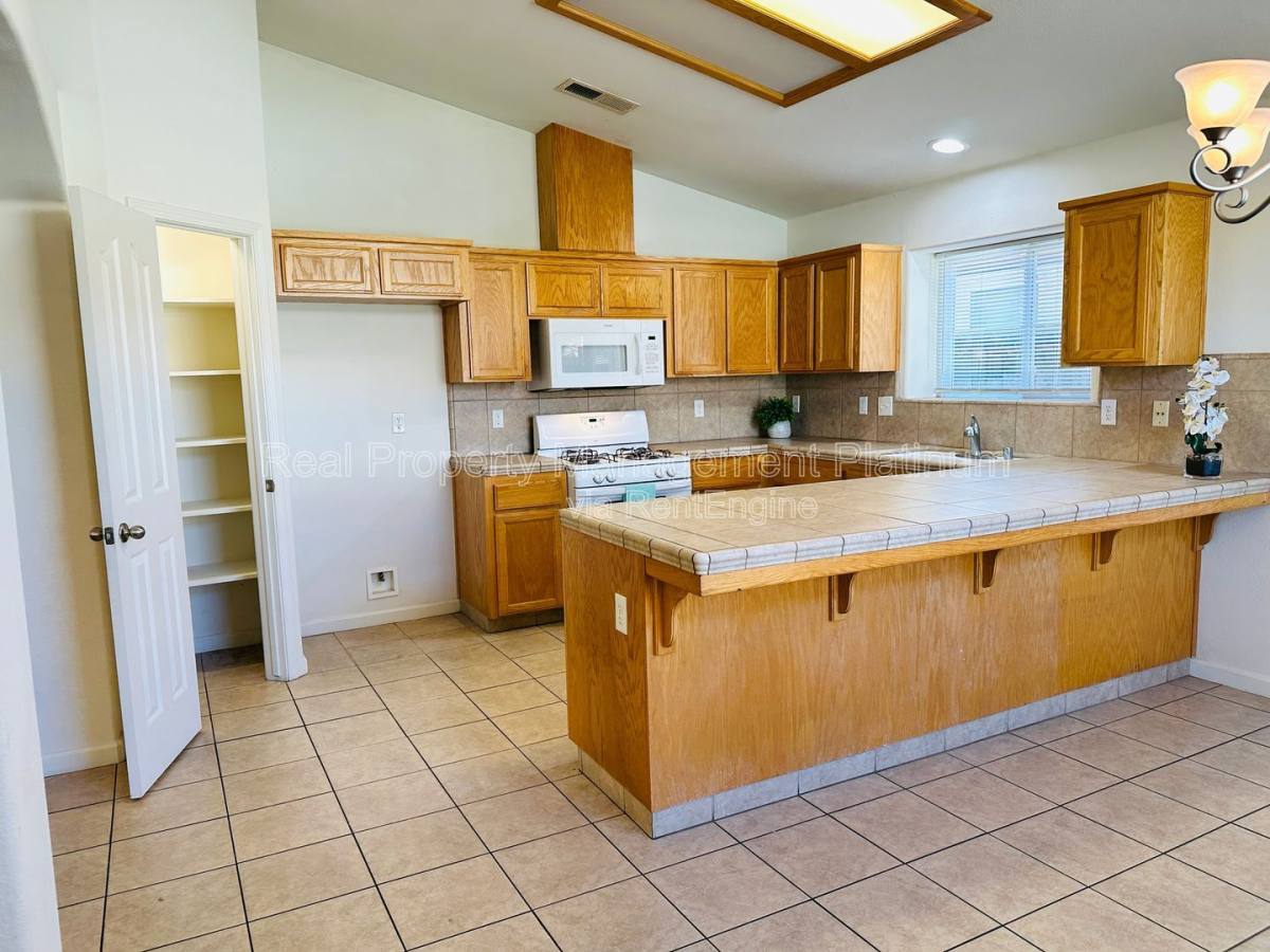 House for rent at 228 River, Madera, CA 93637