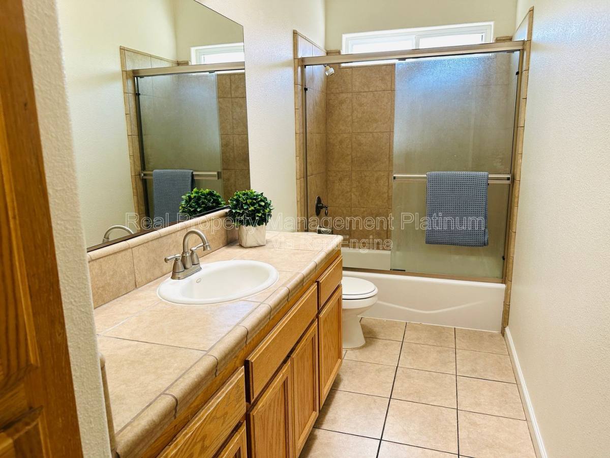 House for rent at 228 River, Madera, CA 93637