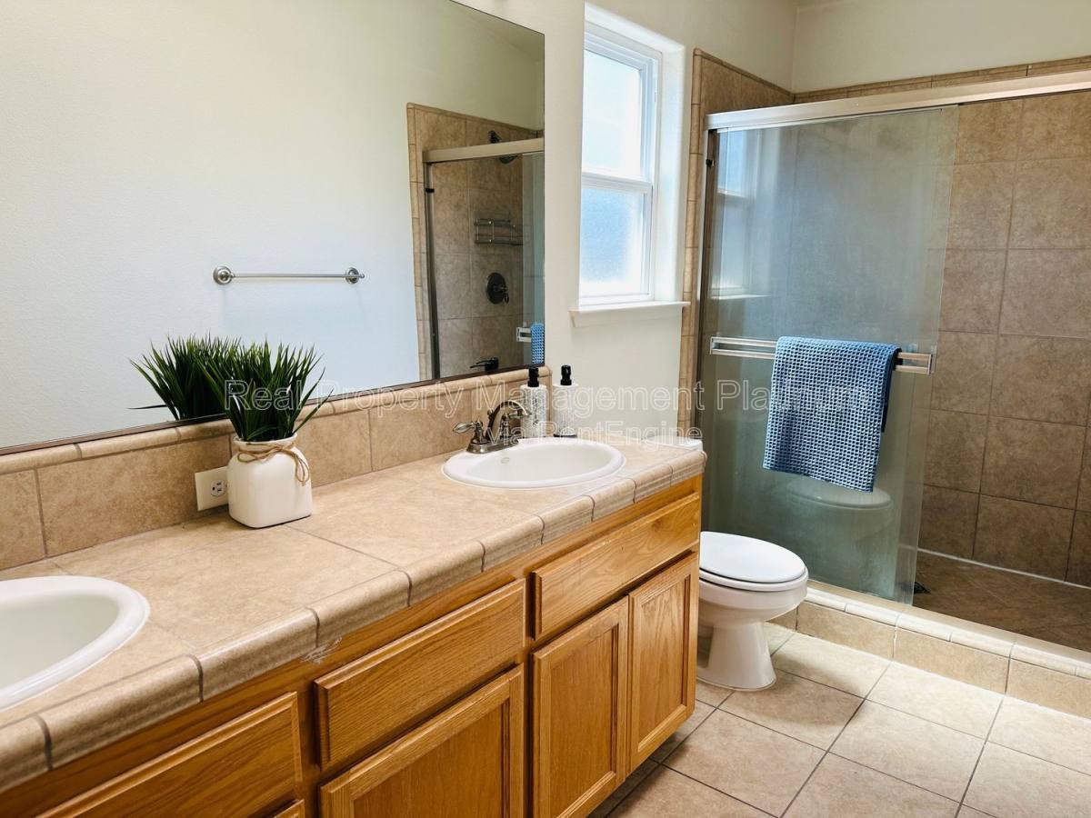 House for rent at 228 River, Madera, CA 93637