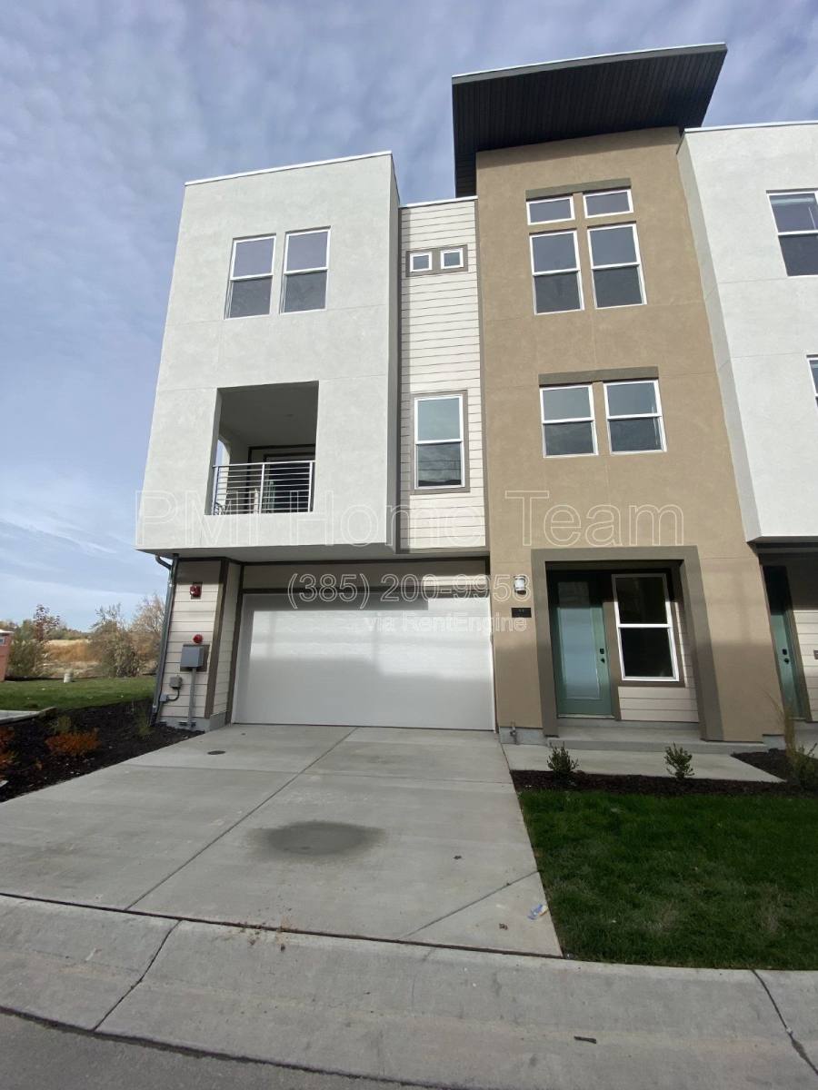 Townhouse for rent at 1490 W Kason Court, Farmington, UT 84025