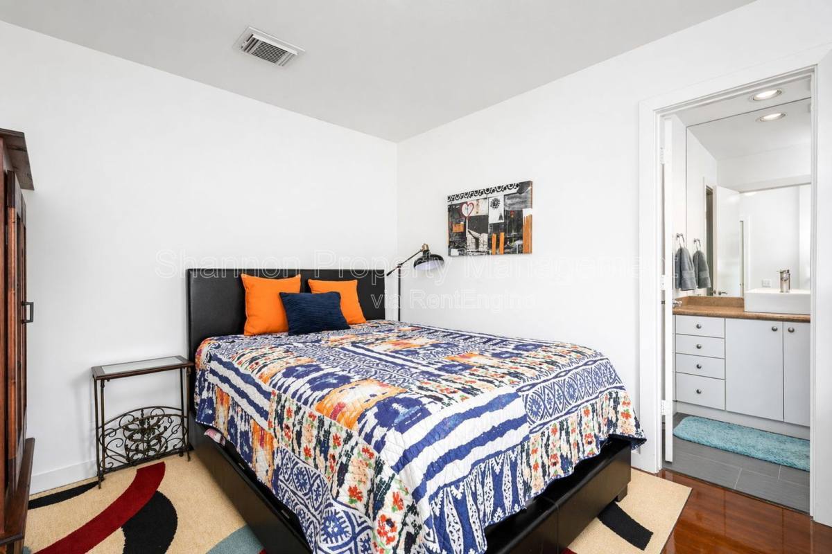Apartment for rent at 906 Andrews St, Houston, TX 77019