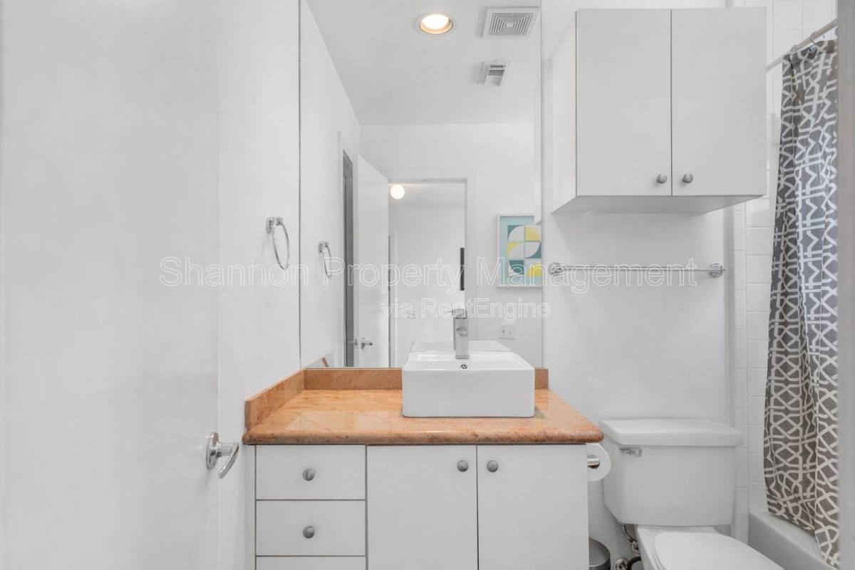 Apartment for rent at 906 Andrews St, Houston, TX 77019