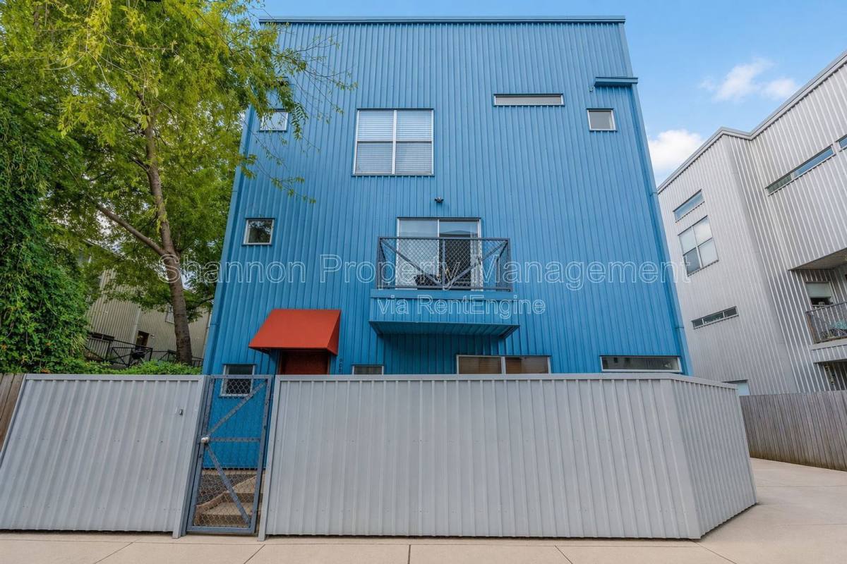 Apartment for rent at 906 Andrews St, Houston, TX 77019
