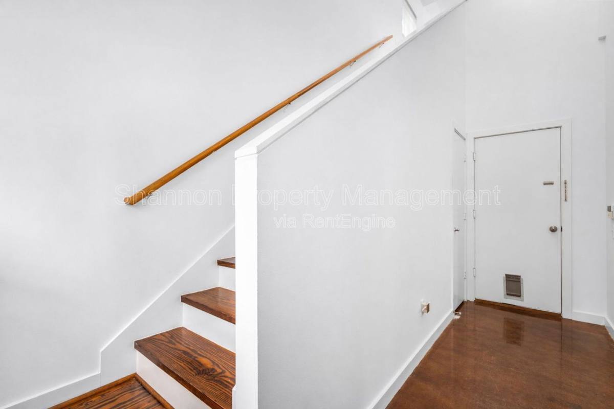 Apartment for rent at 906 Andrews St, Houston, TX 77019