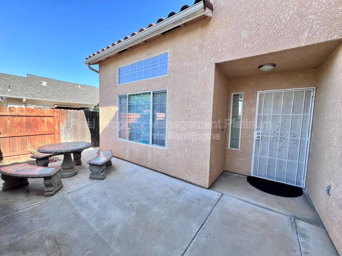 House for rent at 5460 W Ashcroft Ave, Fresno, CA 93722