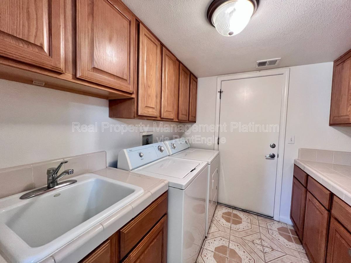 House for rent at 5460 W Ashcroft Ave, Fresno, CA 93722
