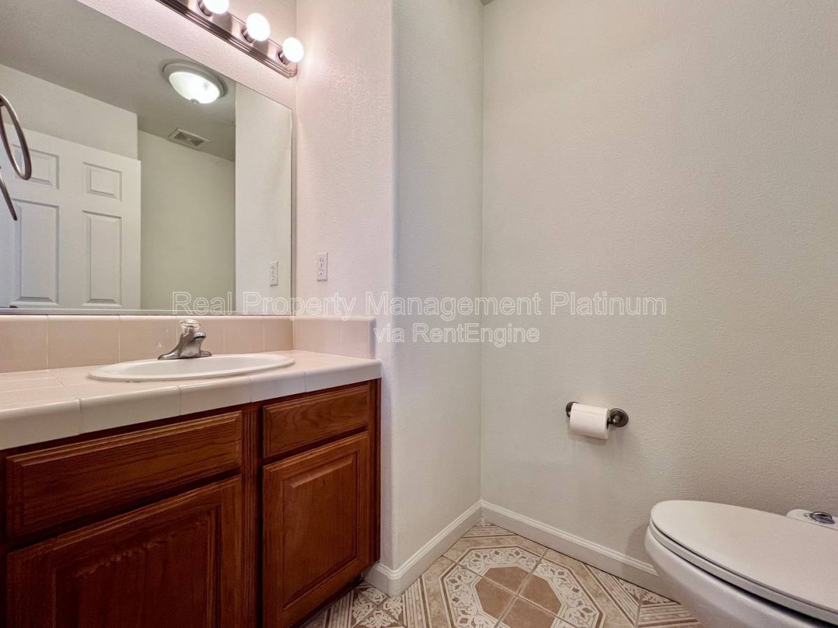 House for rent at 5460 W Ashcroft Ave, Fresno, CA 93722