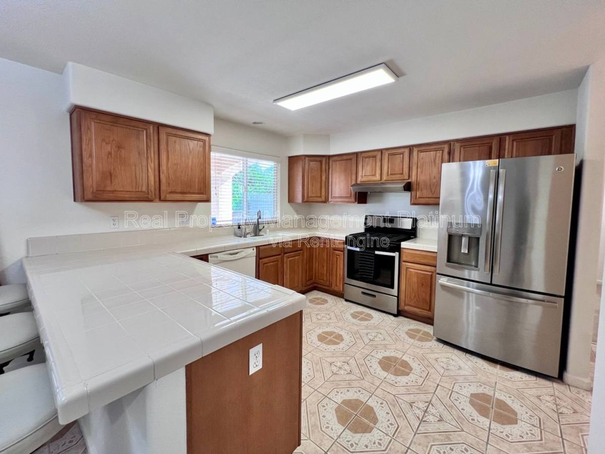 House for rent at 5460 W Ashcroft Ave, Fresno, CA 93722