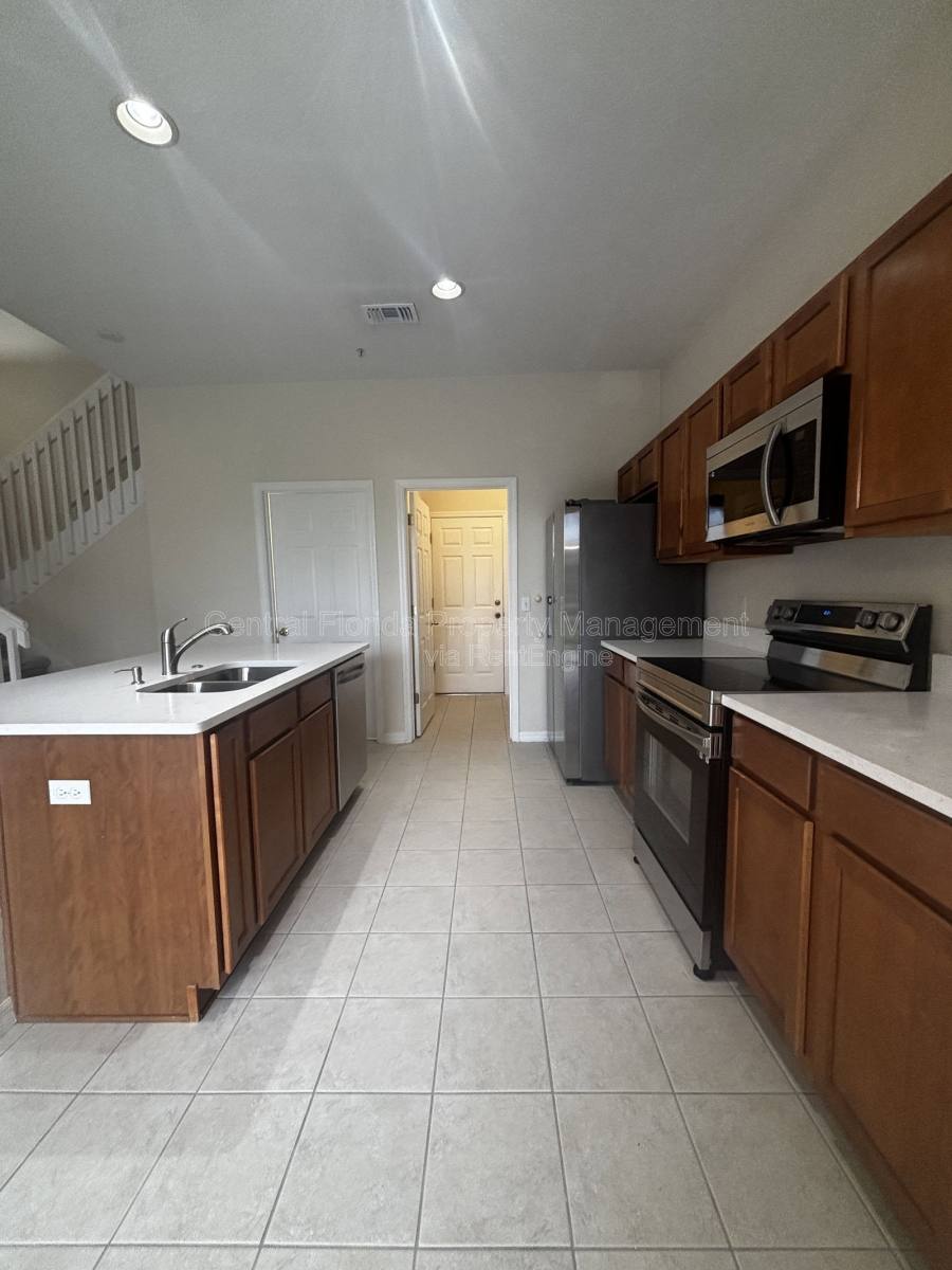 Townhouse for rent at 10036 Moorshire Circle, Orlando, FL 32829