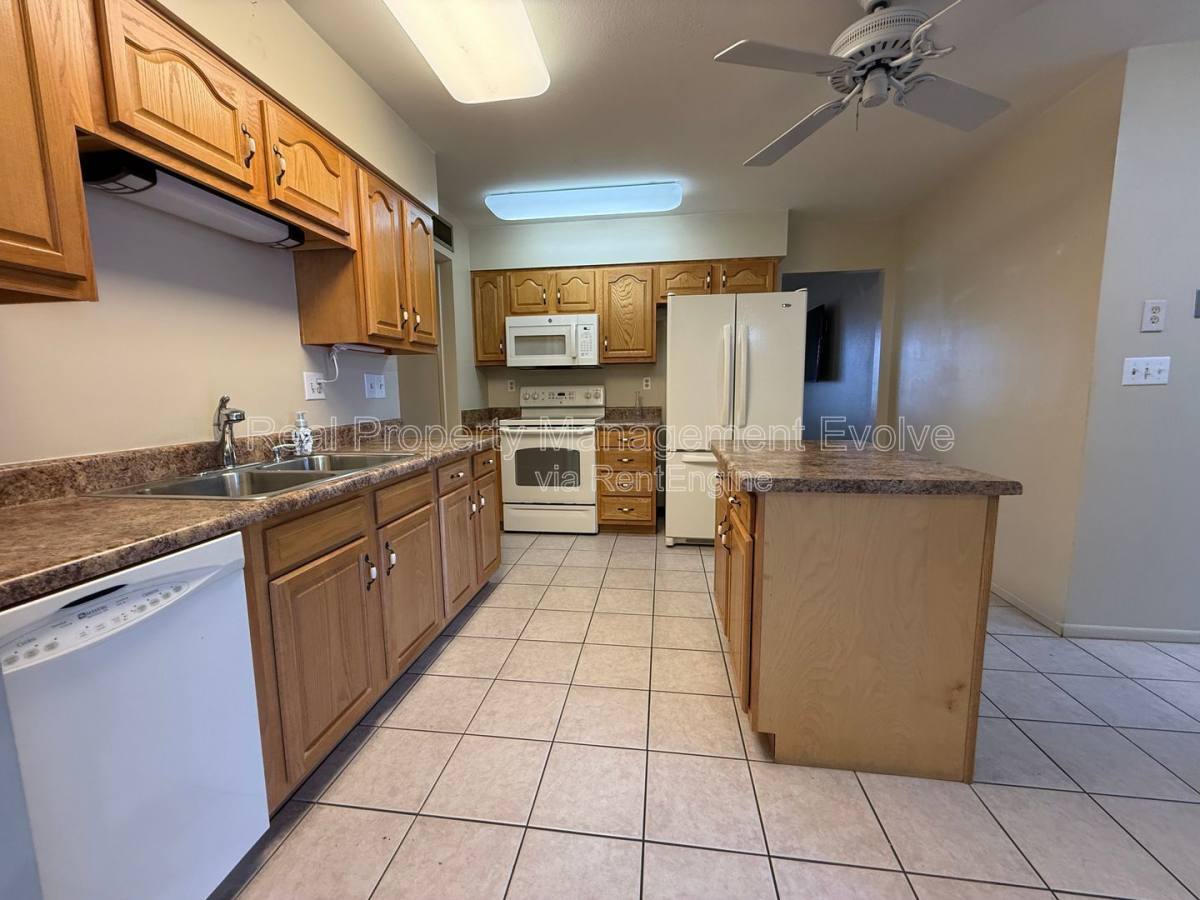 House for rent at 17026 N 96th Ave, Sun City, AZ 85373