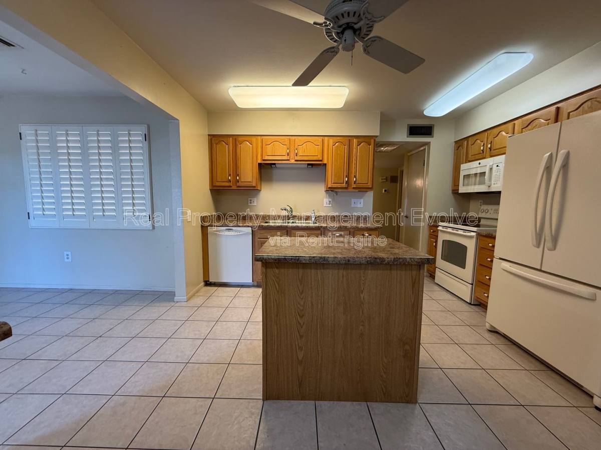House for rent at 17026 N 96th Ave, Sun City, AZ 85373