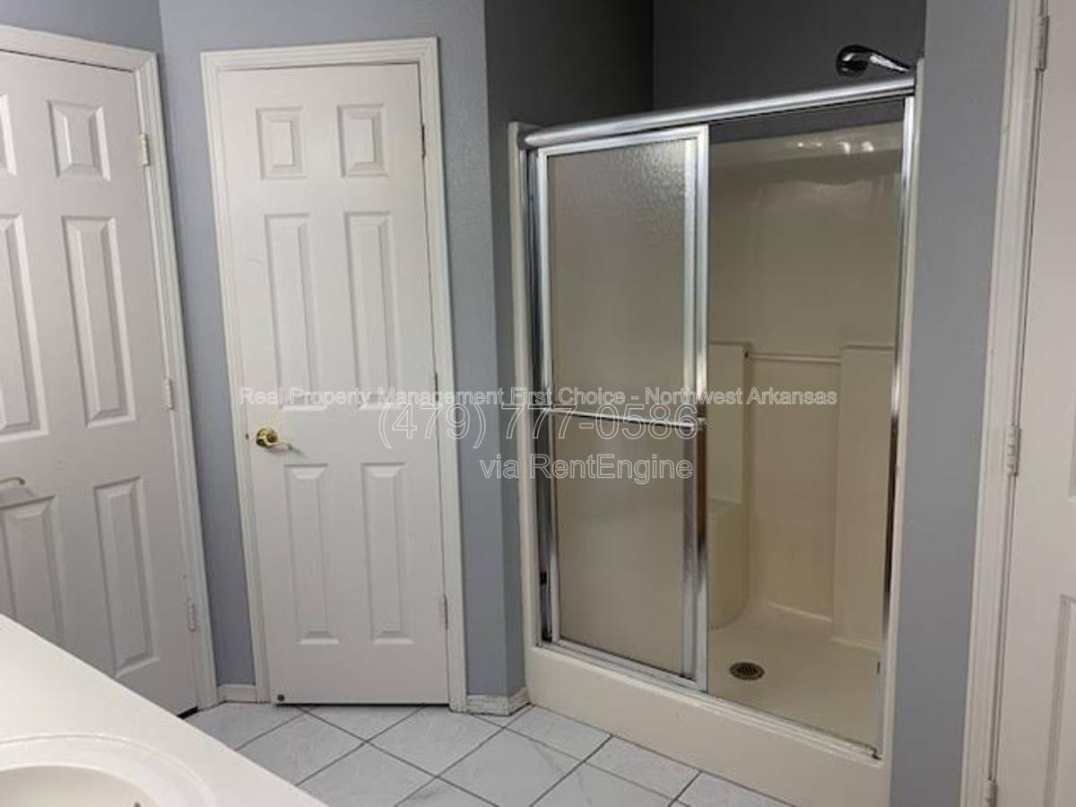 House for rent at 890 Sunflower St, Centerton, AR 72719