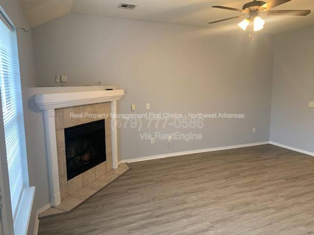 House for rent at 890 Sunflower St, Centerton, AR 72719