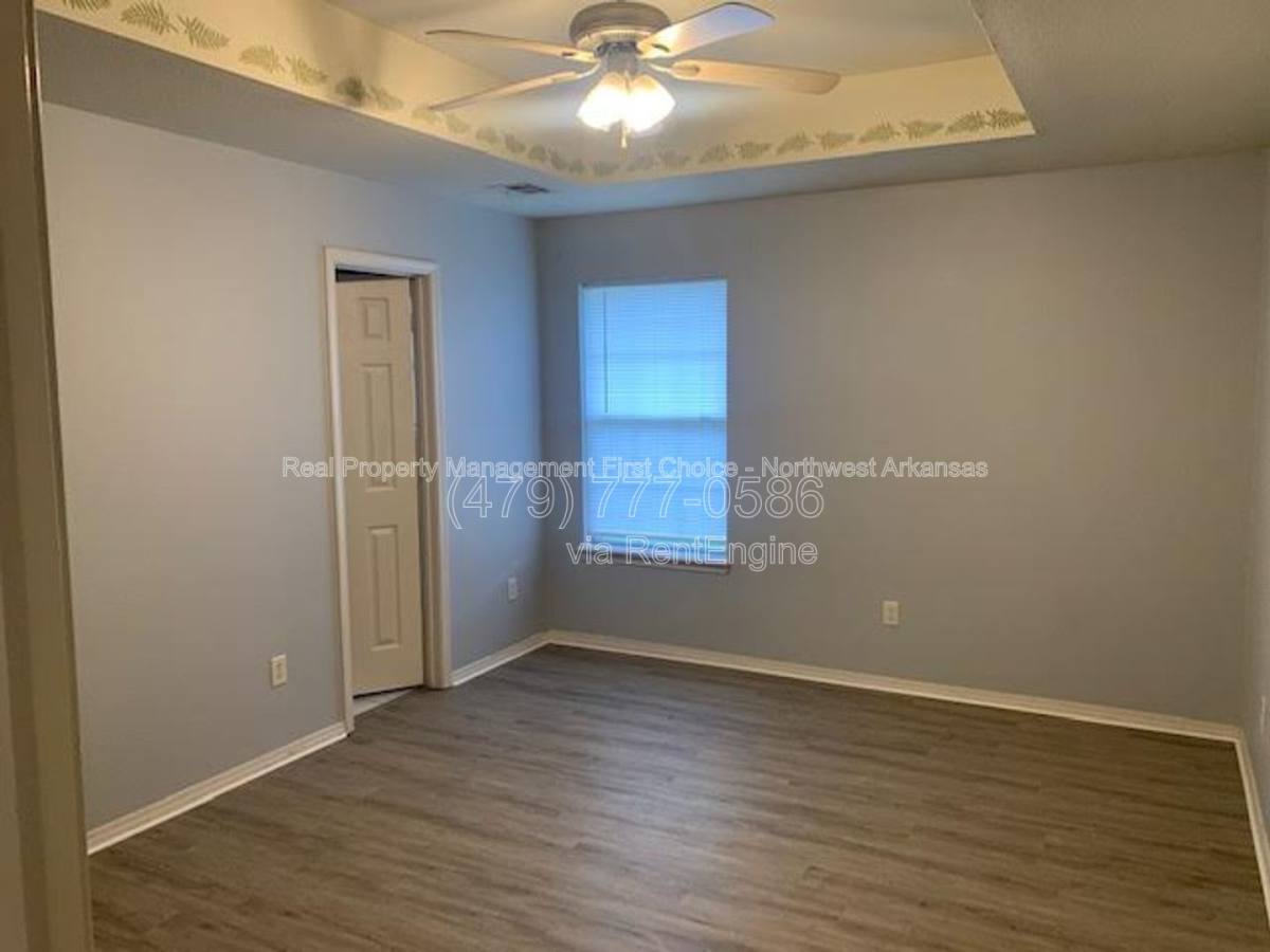 House for rent at 890 Sunflower St, Centerton, AR 72719