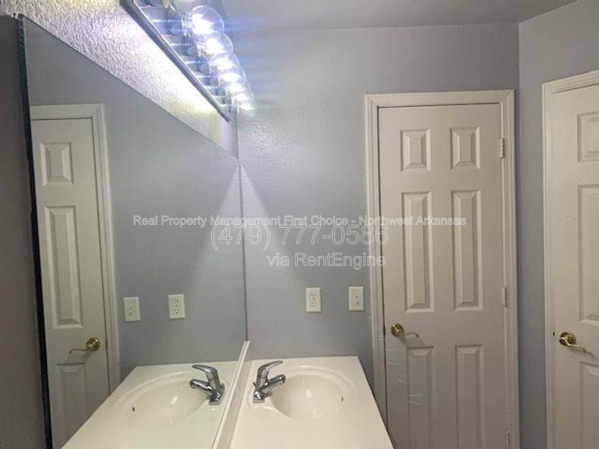 House for rent at 890 Sunflower St, Centerton, AR 72719