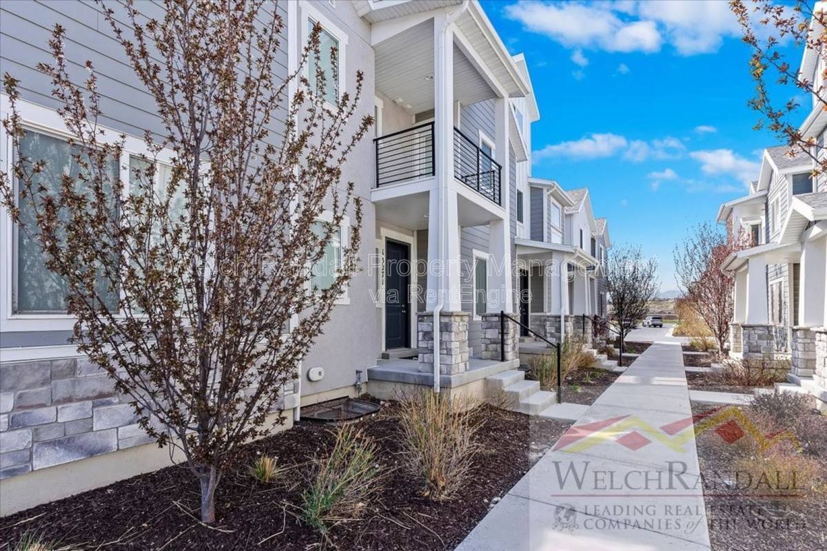 Townhouse for rent at 15271 S Reins Way, Riverton, UT 84065