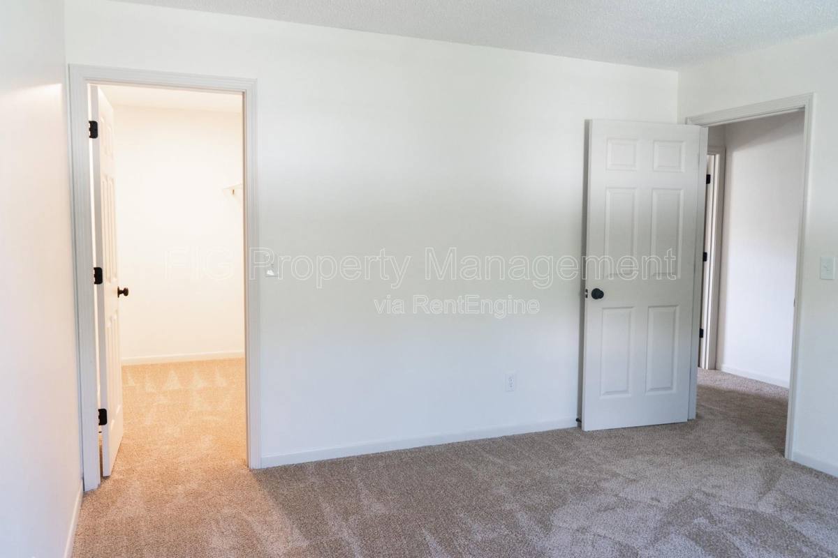 Apartment for rent at 3118 E Governor John Sevier Highway 11, Knoxville, TN 37914