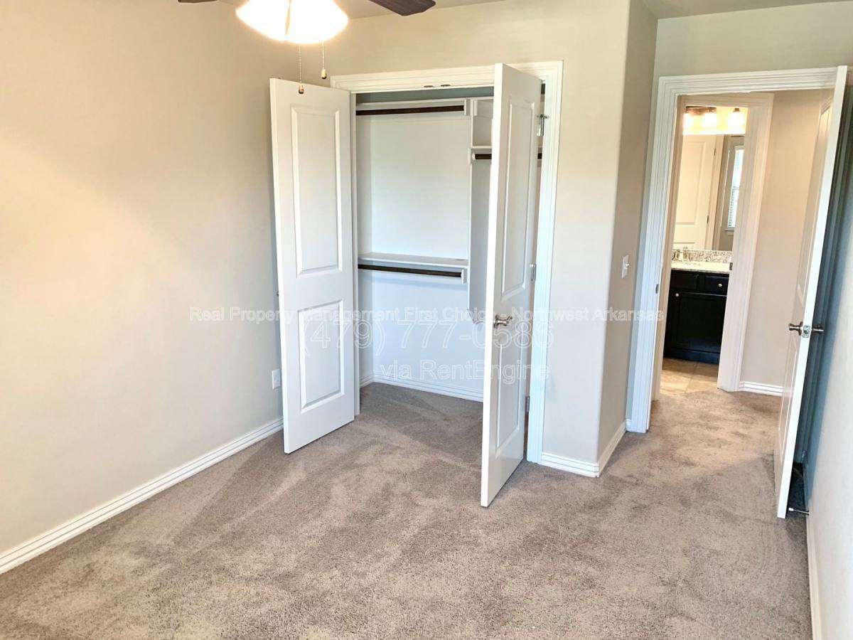 Townhouse for rent at 2719 W Shasta Rd, Rogers, AR 72758