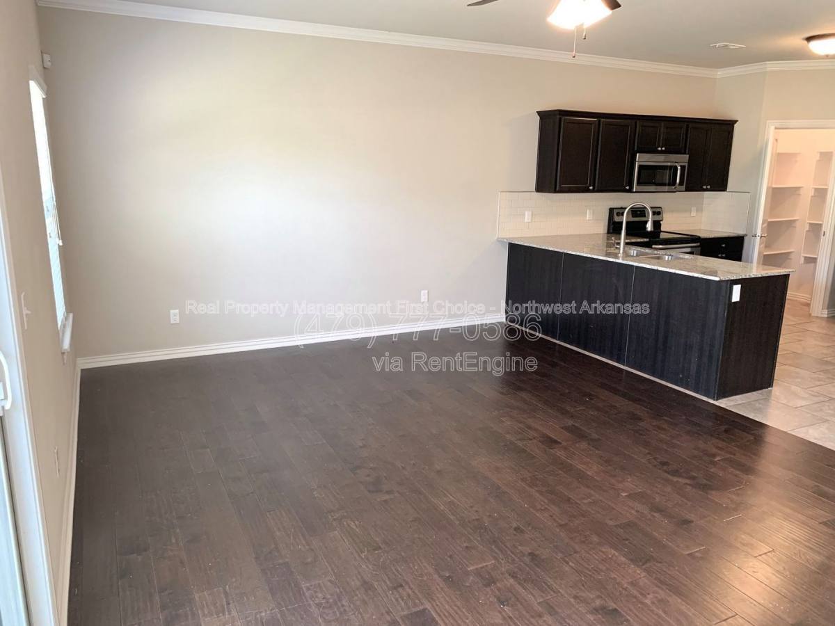 Townhouse for rent at 2719 W Shasta Rd, Rogers, AR 72758