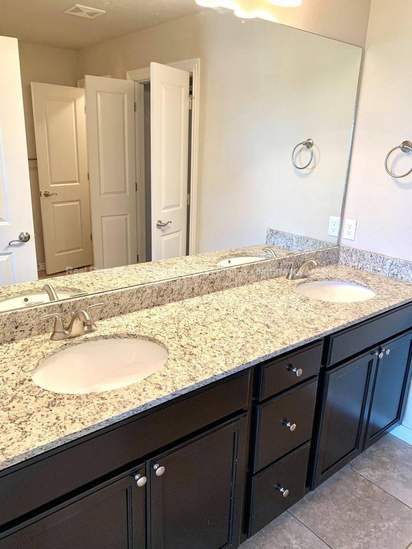 Townhouse for rent at 2719 W Shasta Rd, Rogers, AR 72758
