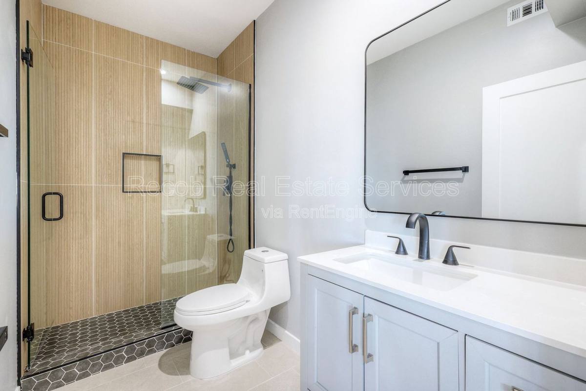 Apartment for rent at 2394 W Jewett St #2392, San Diego, CA 92111
