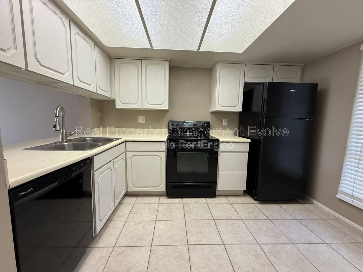 Condo for rent at 815 E Grovers Ave #24, Phoenix, AZ 85022