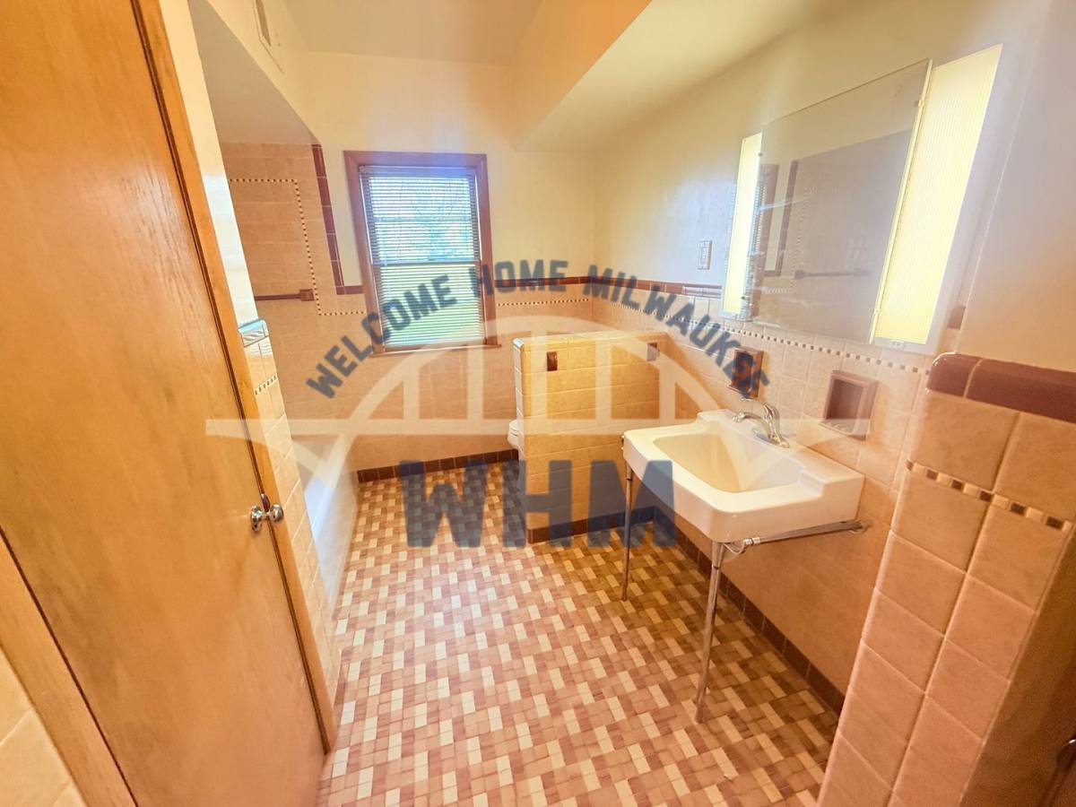House for rent at 8575 N Hawthorne Rd, Milwaukee, WI 53217