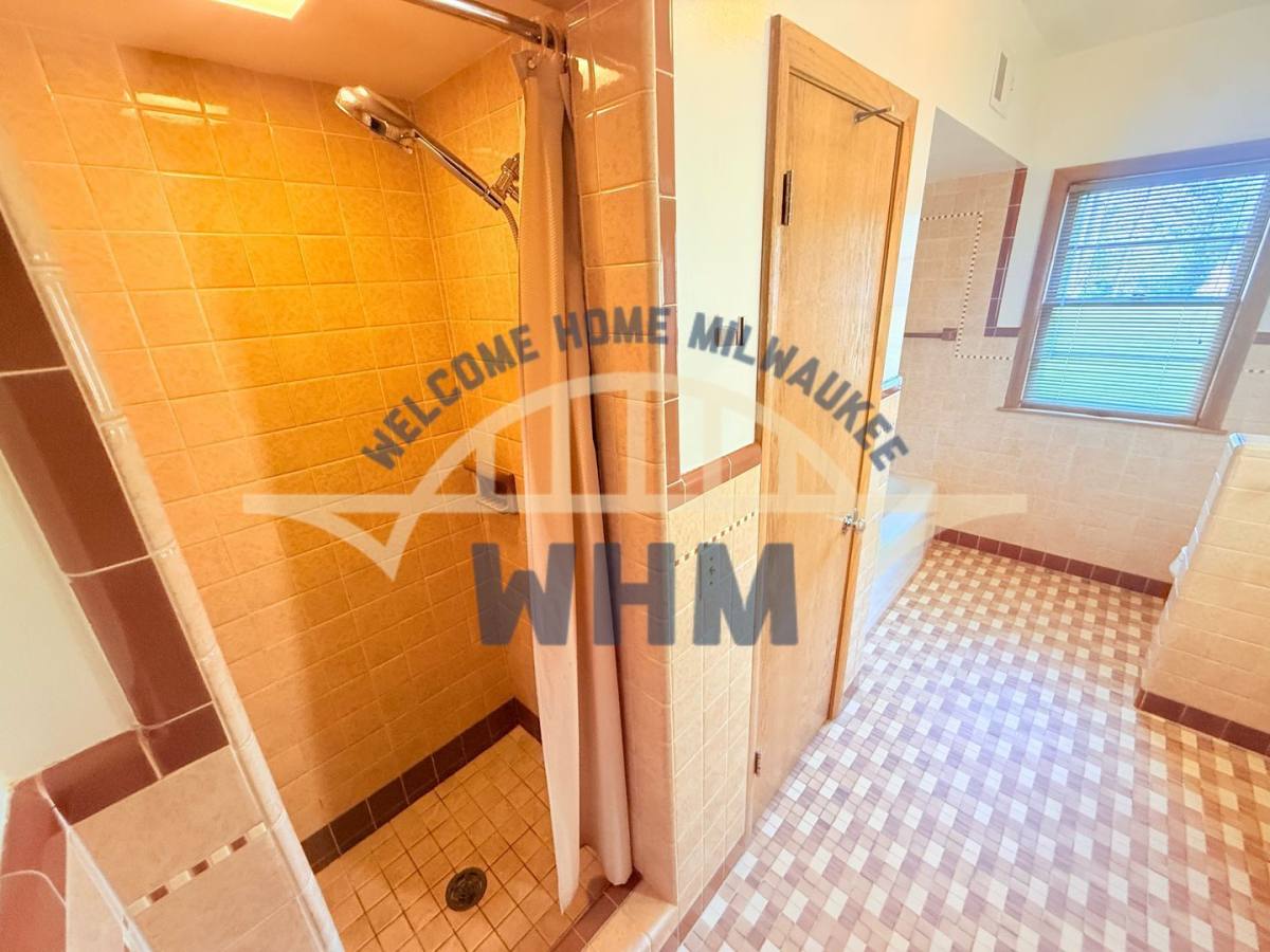House for rent at 8575 N Hawthorne Rd, Milwaukee, WI 53217