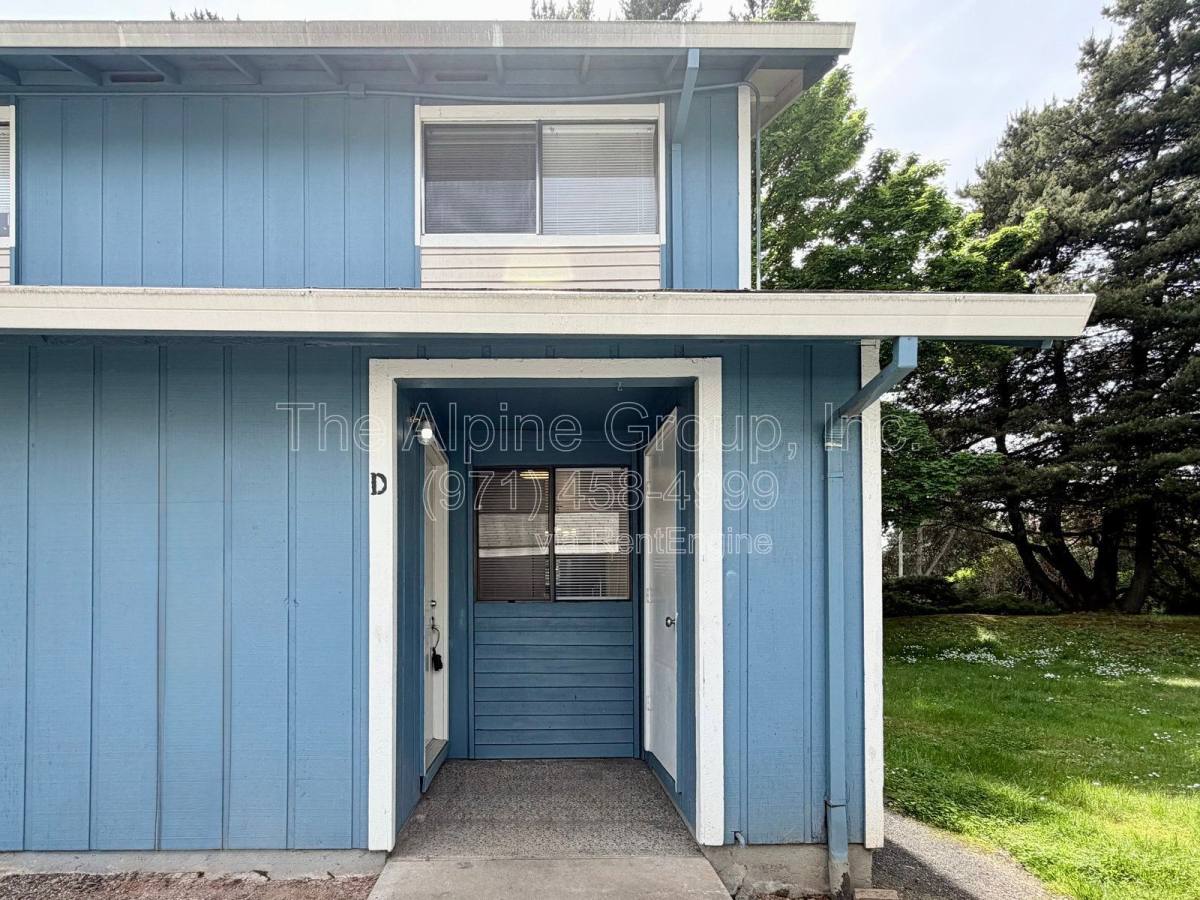 Apartment for rent at 3800 NW Chemult Place #D, Portland, OR 97229