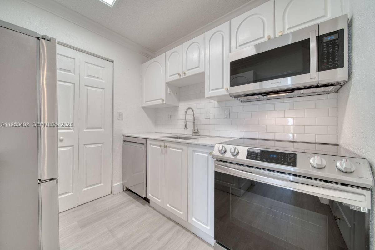 Apartment for rent at 10795 SW 108th Ave #O, Miami, FL 33176