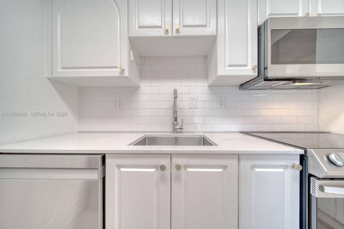 Apartment for rent at 10795 SW 108th Ave #O, Miami, FL 33176
