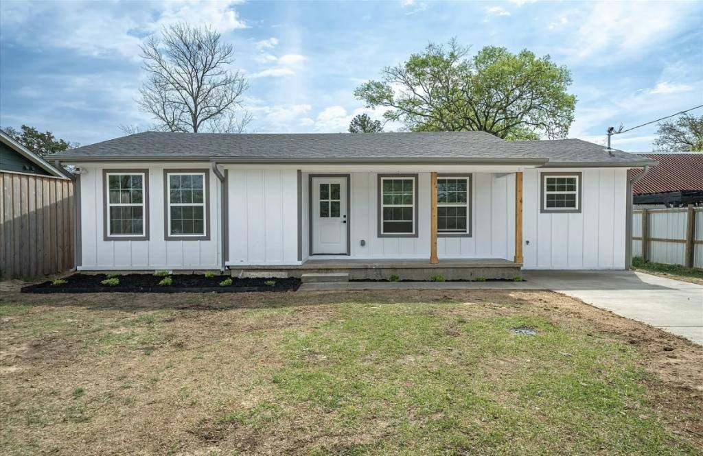 House for rent at 304 N Main St, Edgewood, TX 75117