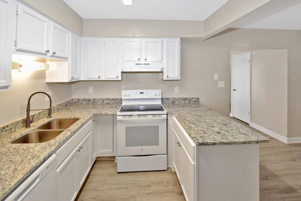 Townhouse for rent at 7021 Stonington Lane, Charlotte, NC 28227