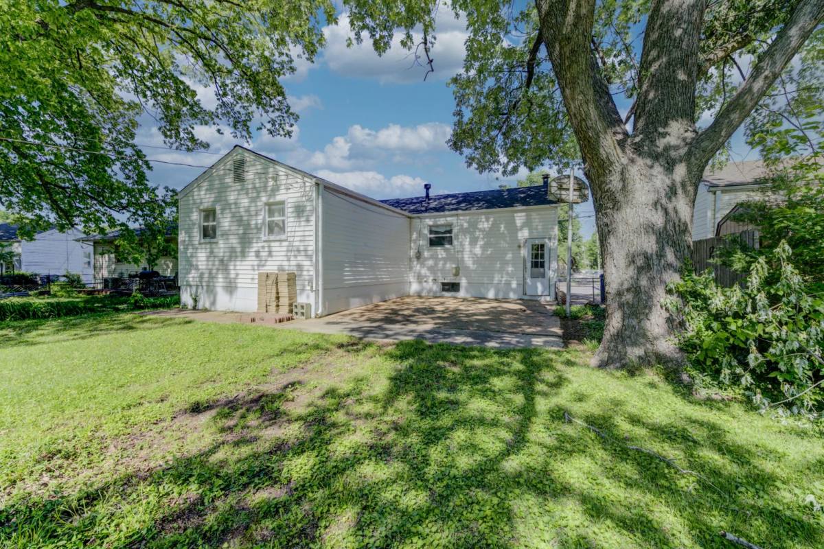 House for rent at 116 Graham Rd, Florissant, MO 63031