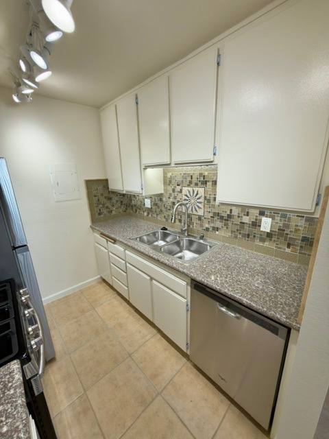 Apartment for rent at 3669 Westwood Blvd #113, Los Angeles, CA 90034