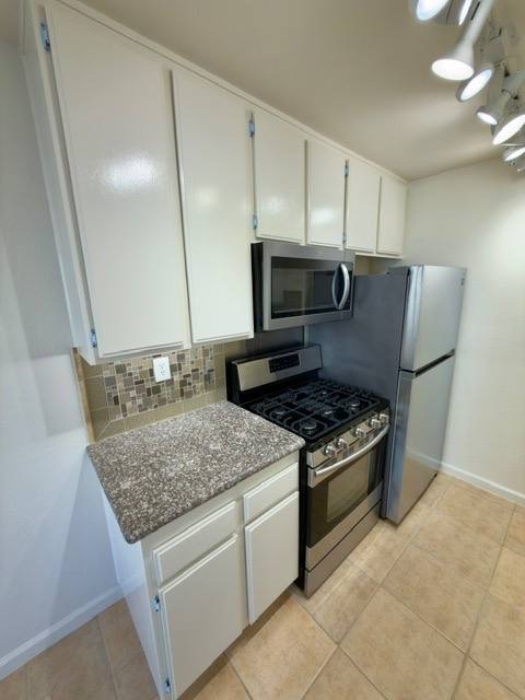 Apartment for rent at 3669 Westwood Blvd #113, Los Angeles, CA 90034