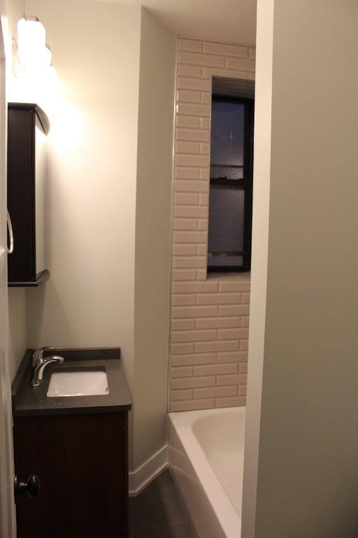 Apartment for rent at 639 W Oakdale, Chicago, IL 60657