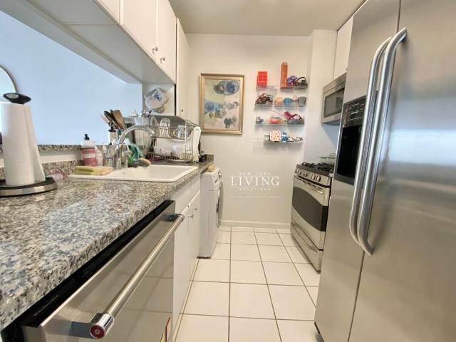 Apartment for rent at 400 Chambers St #9D, New York, NY 10282