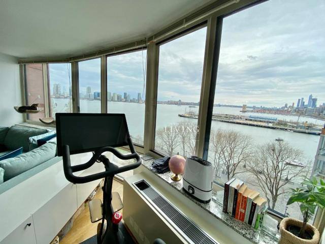 Apartment for rent at 400 Chambers St #9D, New York, NY 10282