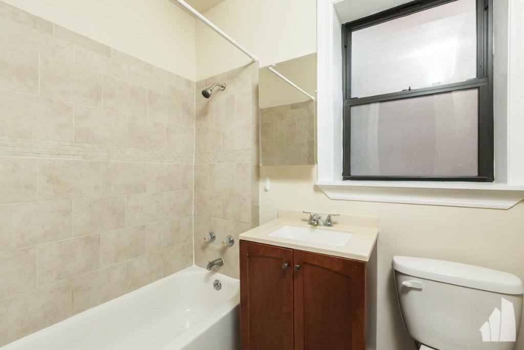 Apartment for rent at 1347 N Dearborn St #607, Chicago, IL 60610