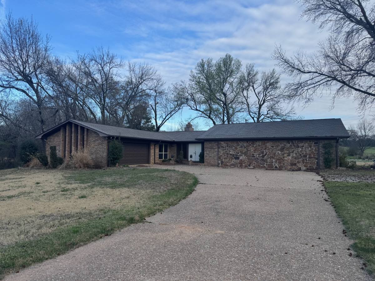 House for rent at 3042 Mulberry Highway 64 W, Mulberry, AR 72947