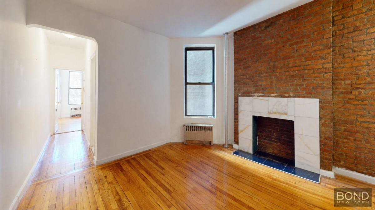 Apartment for rent at 166 W 83 St #2B, New York, NY 10023