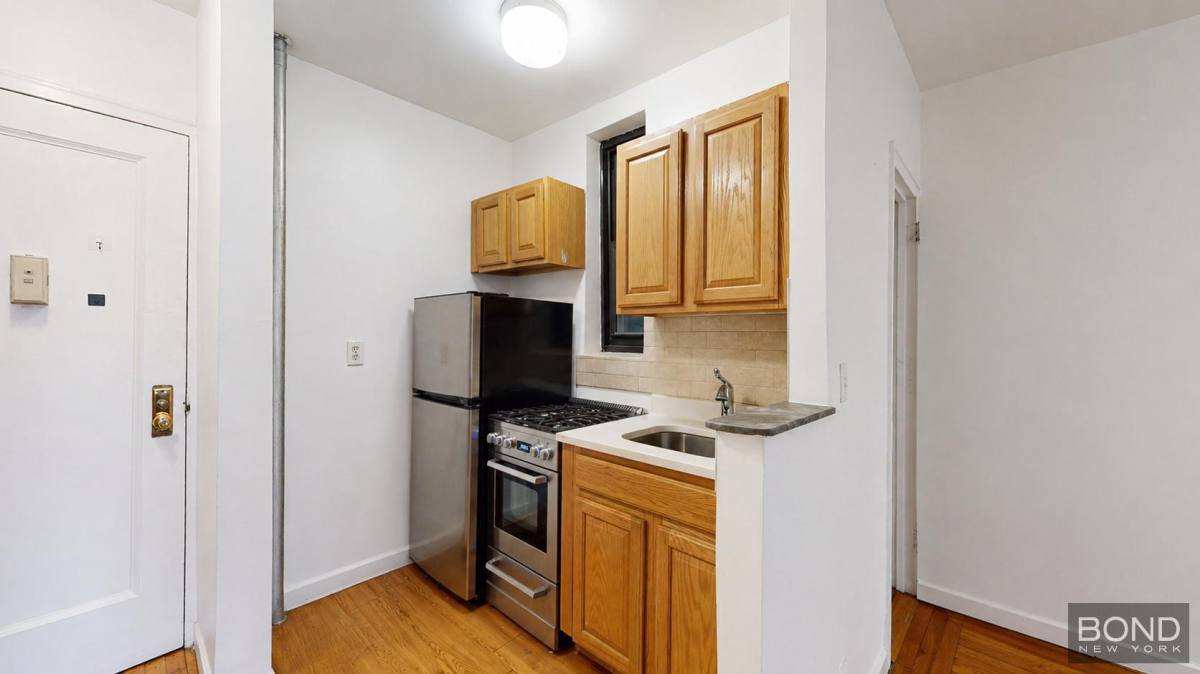 Apartment for rent at 166 W 83 St #2B, New York, NY 10023