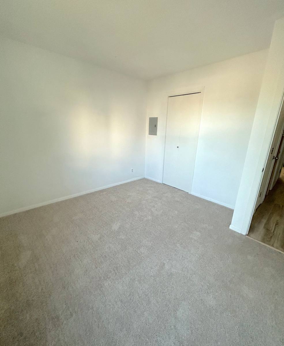 Apartment for rent at 117 W Rochester Rd, Ottumwa, IA 52501
