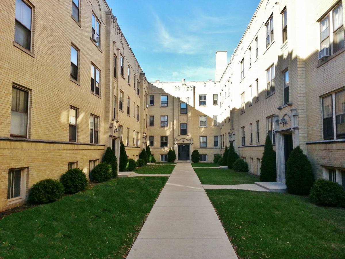 Apartment for rent at 4600 N Winchester Ave, Chicago, IL 60640