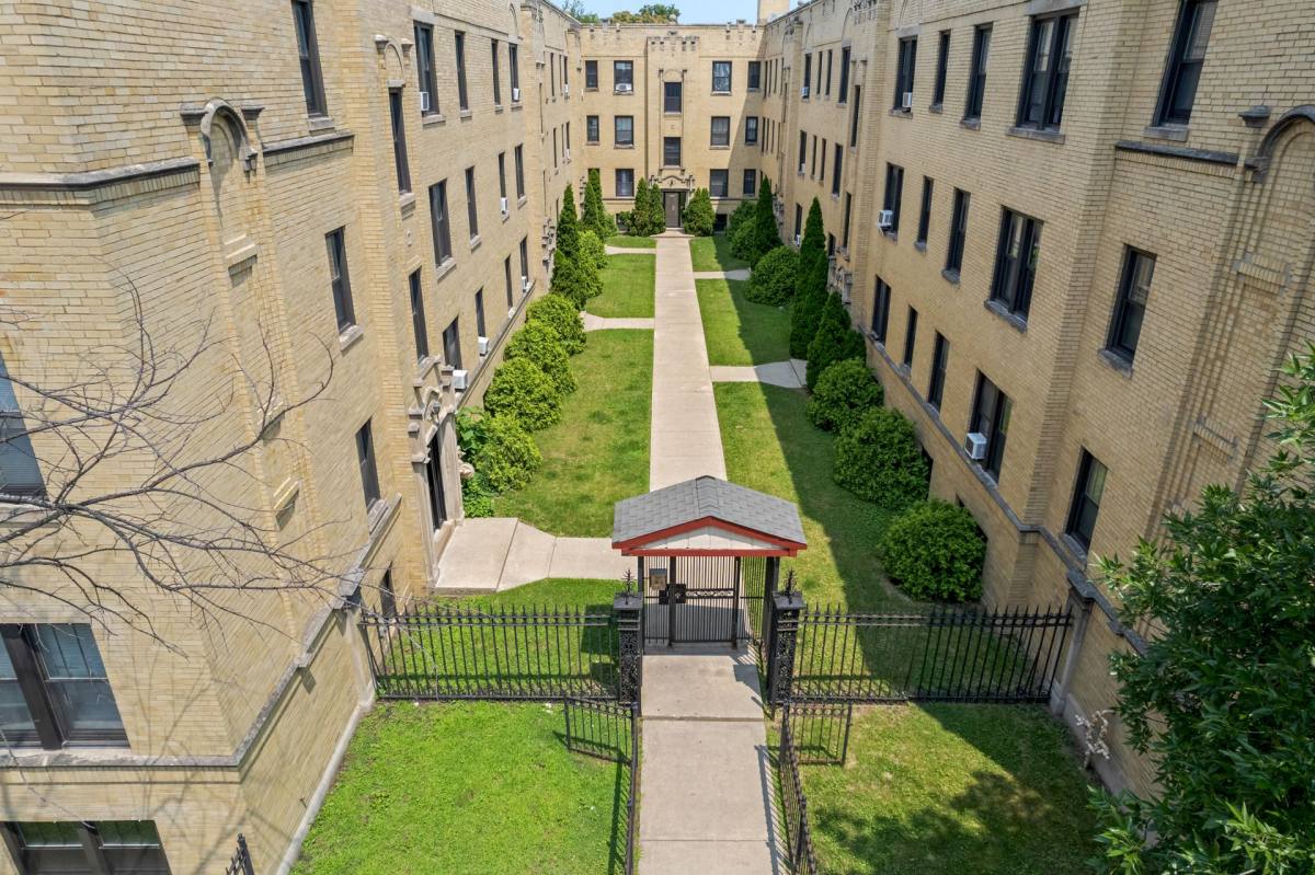 Apartment for rent at 4600 N Winchester Ave, Chicago, IL 60640