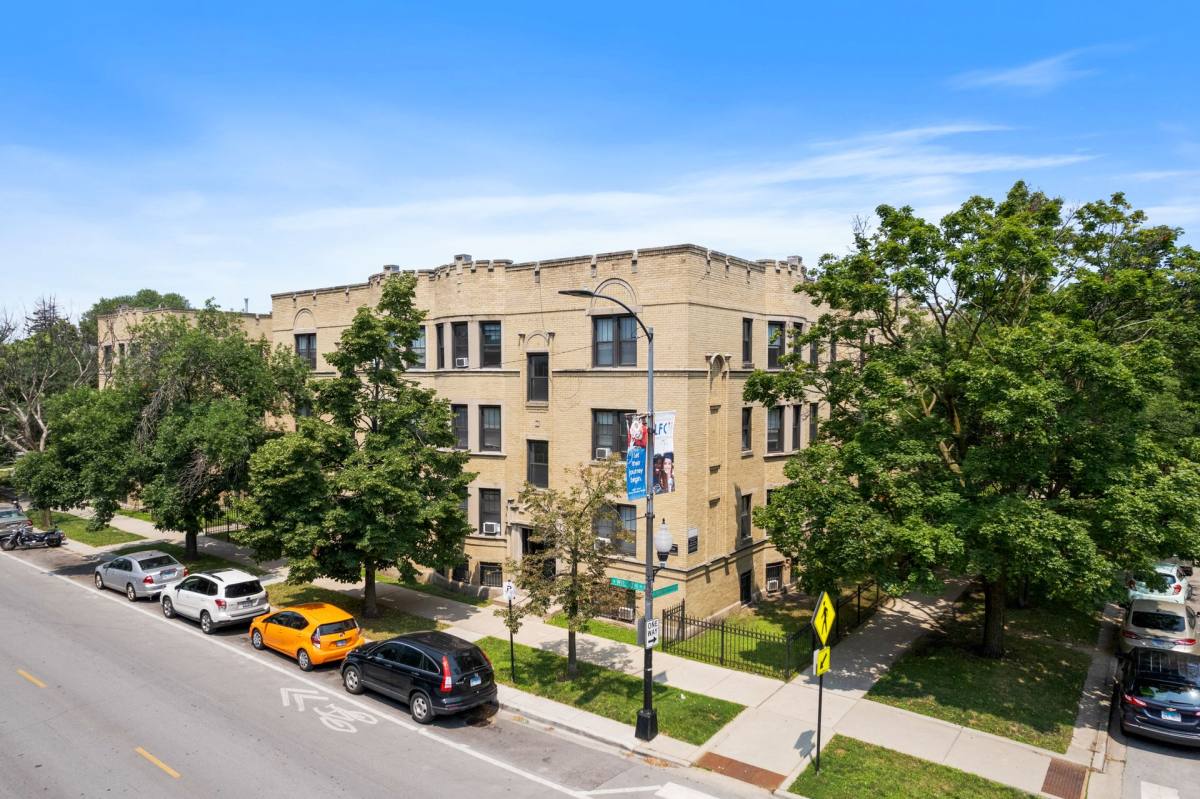 Apartment for rent at 4600 N Winchester Ave, Chicago, IL 60640